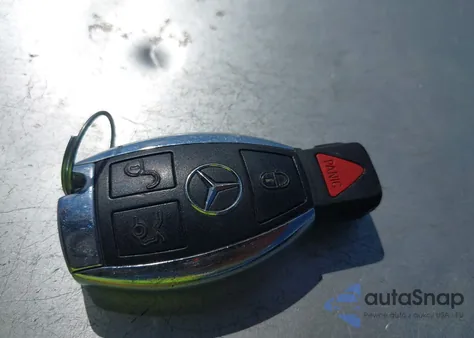 2011 Mercedes-Benz C 300 Luxury/Sport z USA, uszkodzony, nr VIN WDDGF5EB0BA447581